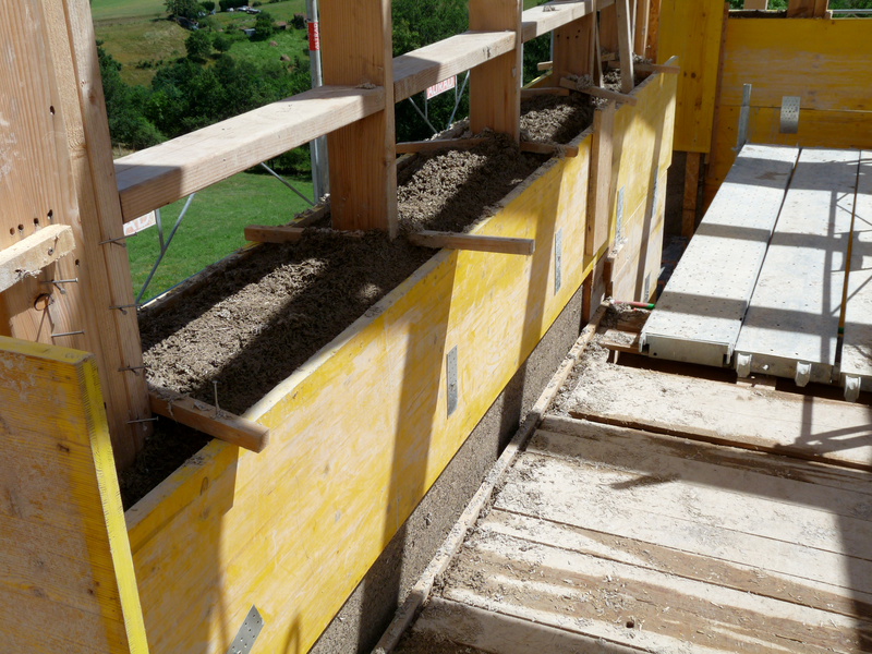 Chantier de construction d’une maison individuelle avec du béton de chanvre