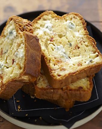 Recettes françaises : Cake au bleu, jambon et tomate séchée