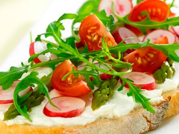 Sandwichs : Tartine de fromage frais aux tomates cerise