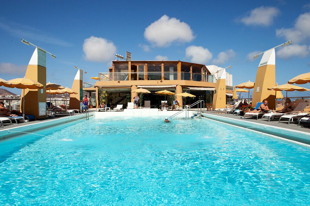 Image of Bull Reina Isabel and Spa