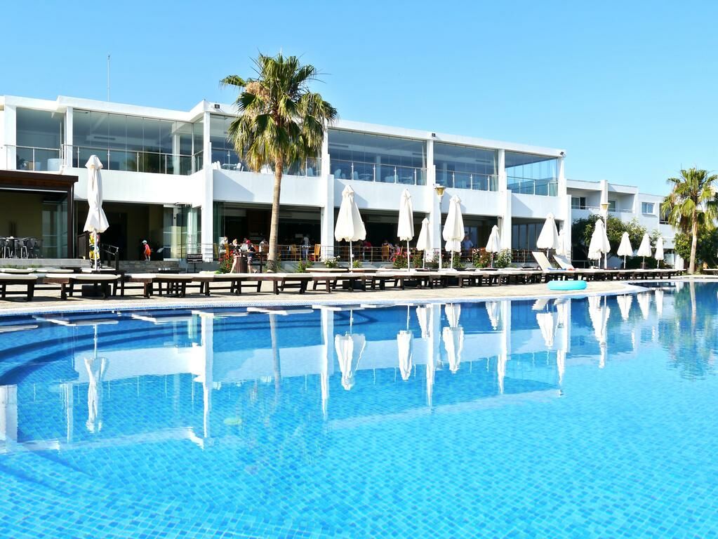 Image of Theo Sunset Bay