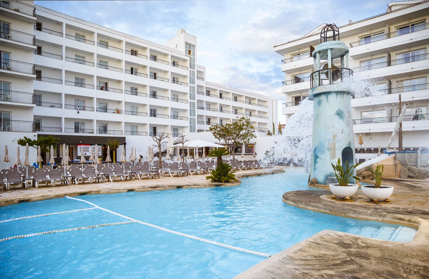 Image of 30 Degrees Hotel Pineda Splash