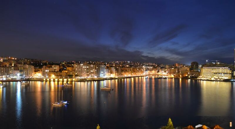 Image of Carlton Hotel