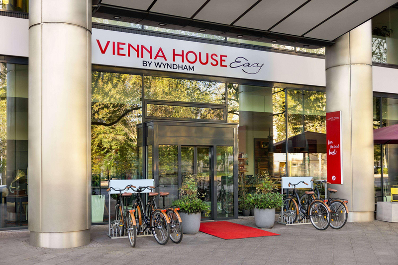 洋書 Vienna-Berlin Vienna House Easy by Wyndham Berlin PrenzlauerBerg | £30pp
