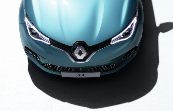 700 x 450 px-reveal zoe