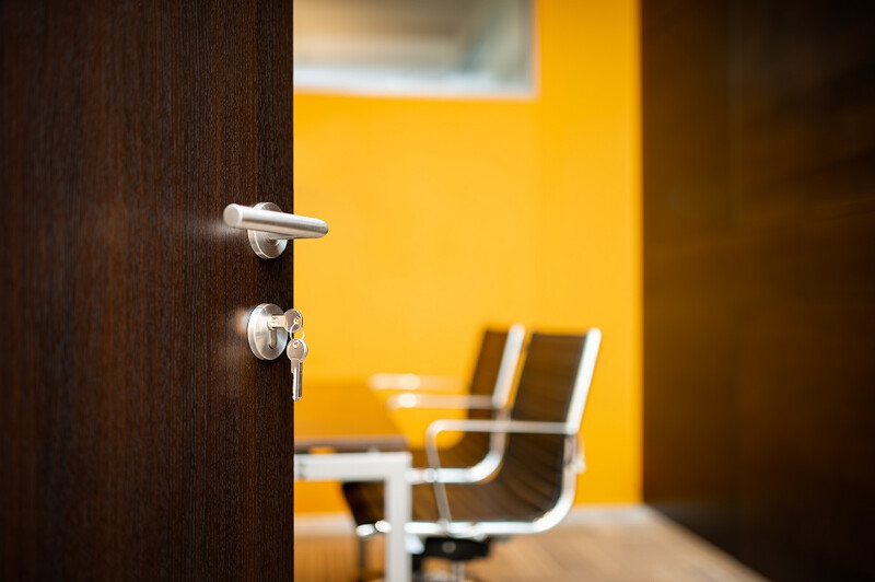 SC_Open_meeting_room_door