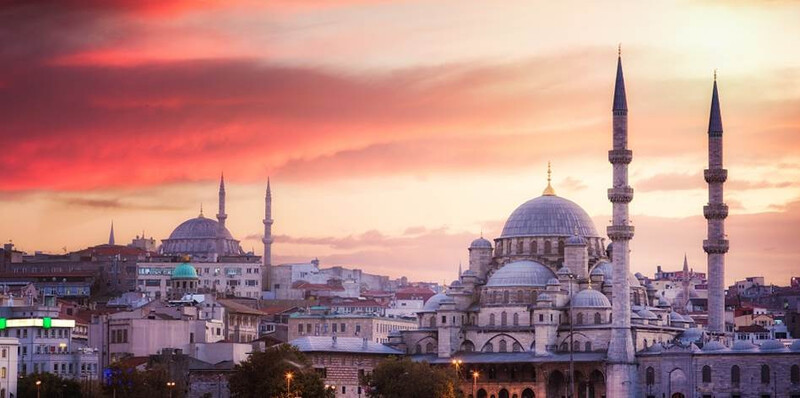 istanbul-skyline-at-sunset-with-dramatic-sky