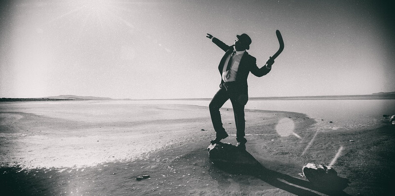 Businessman-Tossing-a-Boomerang-to-the-Sun