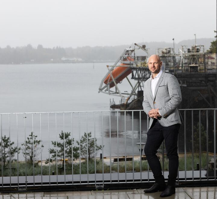  Michael Phillips McNeil