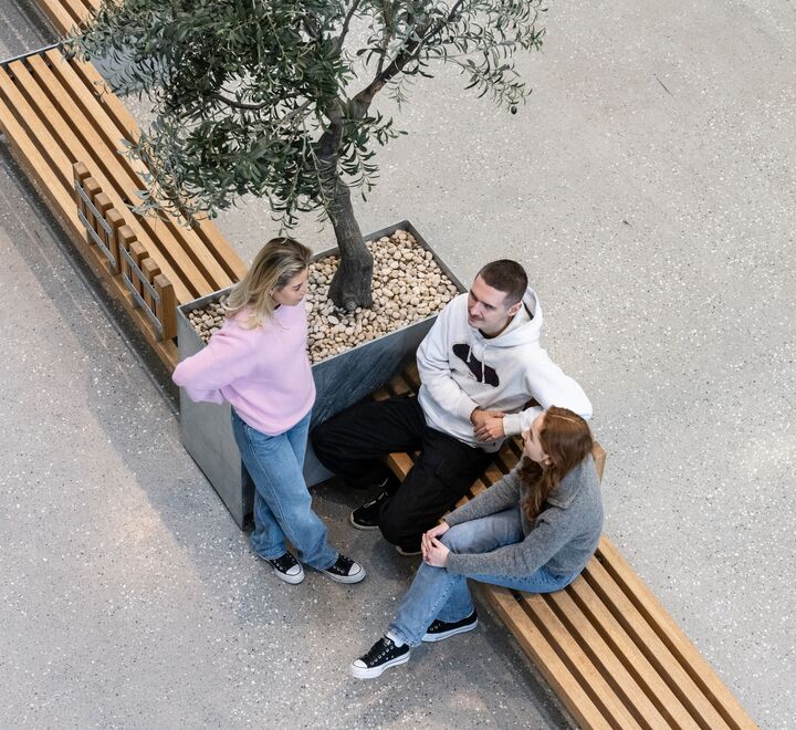Three students talking at campus Bergen