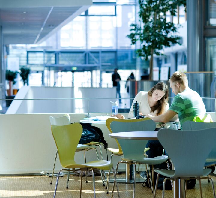 Image of students at campus Oslo