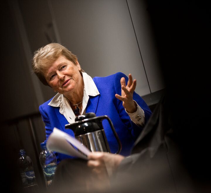 Tidligere statsminister Gro Harlem Brundtland manøvrerte i flere år statlige bedrifter i krise. Hun bør hviske noe i øret til Jonas Gahr Støre. (Foto: Fra da hun gjestet Åpent Forum på BI med Gudmund Hernes i 2016).