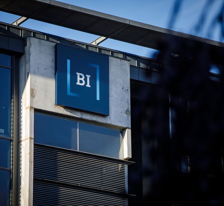 Image taken outside of campus Oslo with BI's logo in focus in front of the building