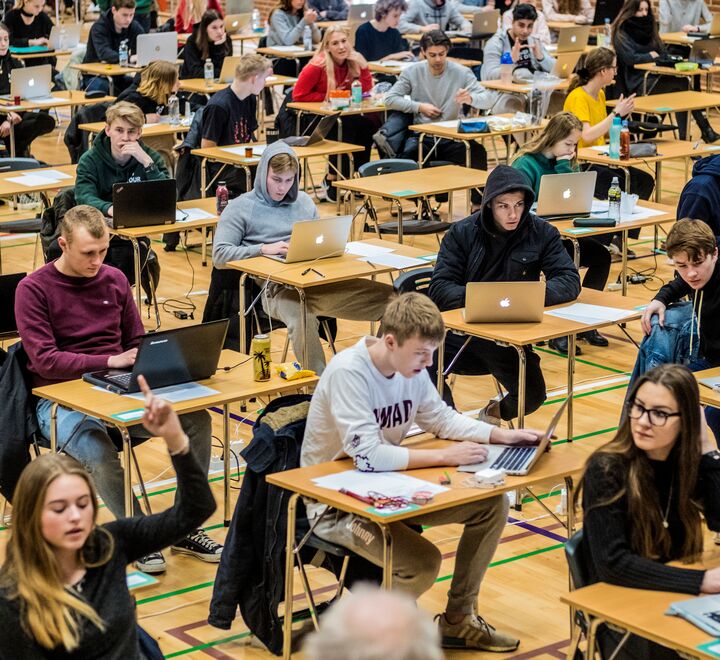 Videregåendeelever som tar eksamen