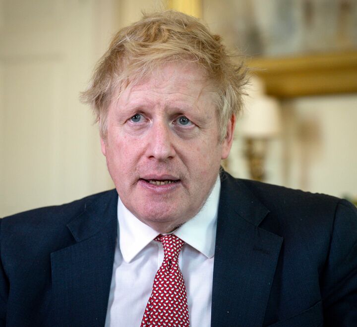 With the characteristic haughtiness and condescension learned at boarding school, Boris Johnson (picture) continued shaking hands with everyone he met. He was infected and landed in intensive care. When he was discharged after having received care from foreign nurses in an underfunded NHS, he said, “I owe them my life”. (Photo: Xinhua/Sipa USA)