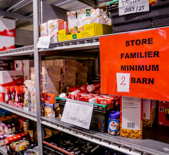 Utdeling av mat ved Frelsesarmeens slumstasjon i Oslo