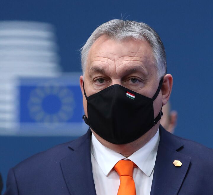 EU kan knytte demokratiprosjektet opp til viktige under strømmer i både Polen og Ungarn, slik som Borgerinitiativet, prosjektet Frie Domstoler, eller kvinners kamp for rett til selvbestemmelse, skriver innsenderne. Bildet er fra Ungarns statsminister Viktor Orban ankommer et EU-toppmøte i European Council-bygningen i Brussel. (Foto: Yves Herman, Pool via AP)