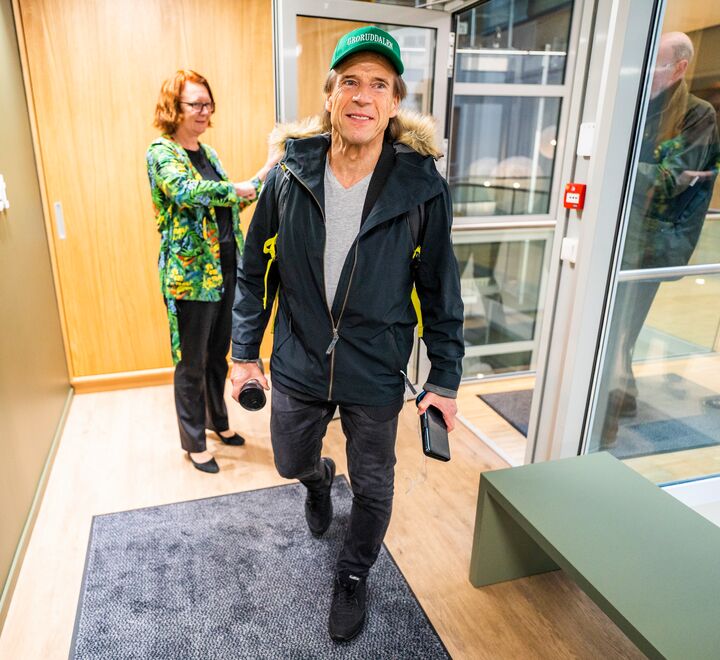 Jan Bøhler, som i høst meldte overgang fra Arbeiderpartiet til Senterpartiet, er utypisk. Partibytte gir vanligvis svært dårlig uttelling i det politiske stigespillet, skriver artikkelforfatteren. (Foto: Håkon Mosvold Larsen / NTB)