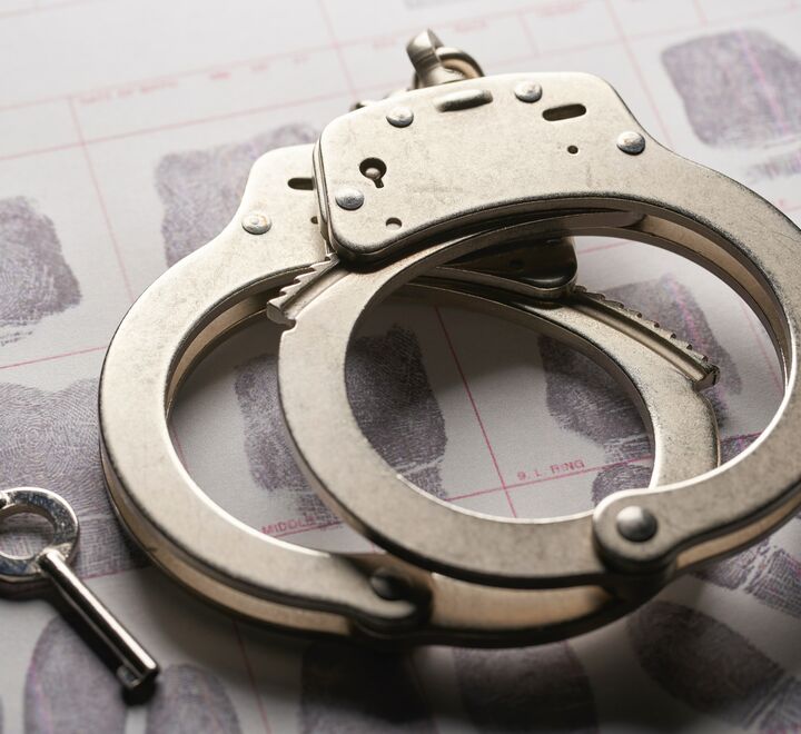 Ledere kan gjøre bedriftene sine mer robuste mot bedrageri ved å tenke som en tyv, sier Øyvind Kvalnes. Illustrasjonsfoto av Bill Oxford on Unsplash)