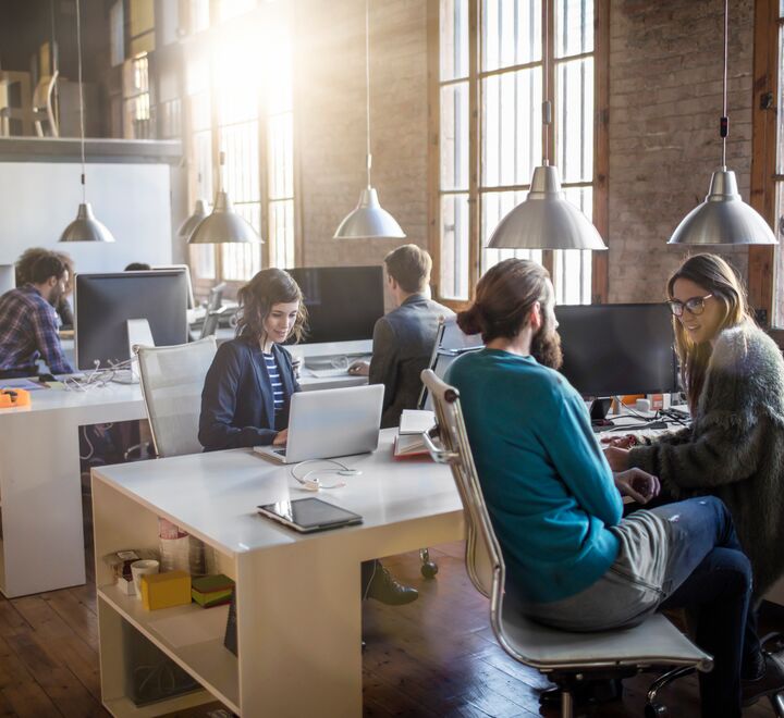 Mennesker på kontor