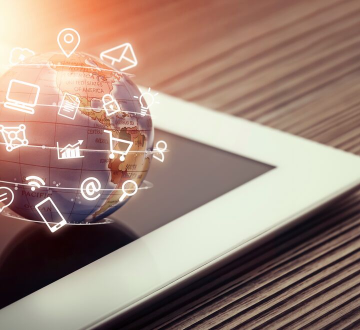 Illustrasjon: digital jordklode på en iPad