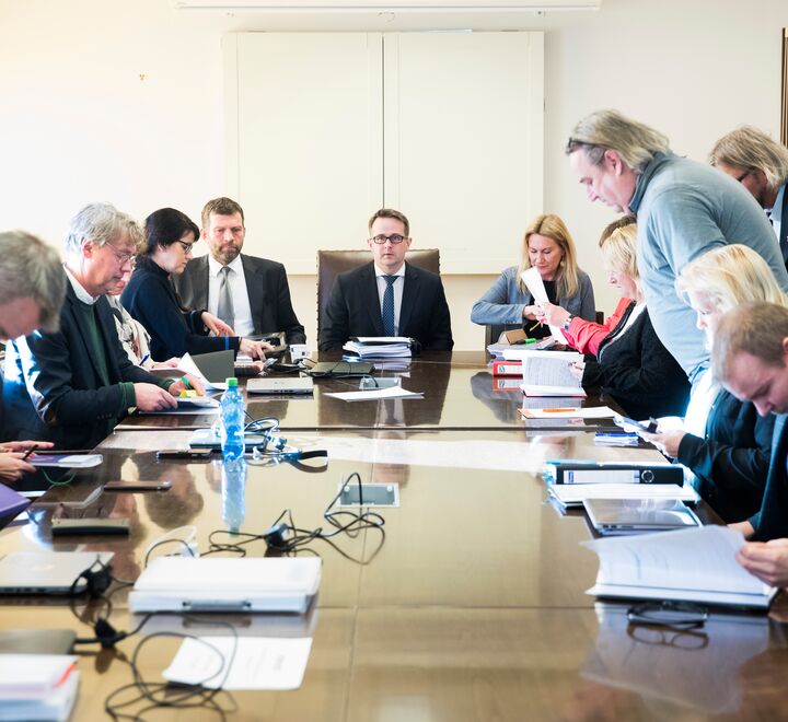 Mats Wilhelm Ruland, together with Edvard Os (t.v.) and Tine Kari Nordengen, will mediate for the Norwegian Rail Federation, Norsk Lokomotivmannforbund and Delta, who meet Spekter in order to reach agreement on the agreement in Bane Nor. (Photo: Håkon Mosvold Larsen / NTB scanpix