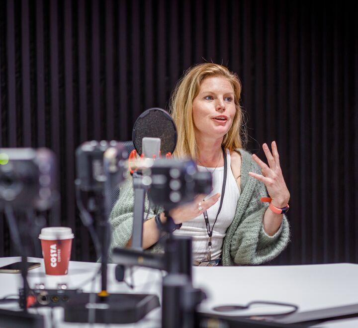 Gjest i podkaststudio