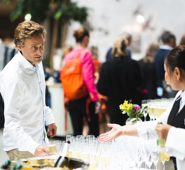 Servering under Alumnidagen 2023