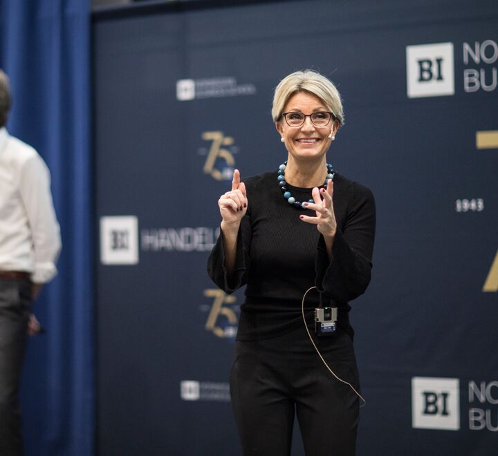 Høyskolelektorene Tor Haugnes og Nina Ronæs (bilde) deler sine beste tips og triks med deg som leder.