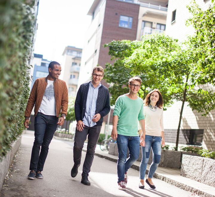 Students walking in Nydalen