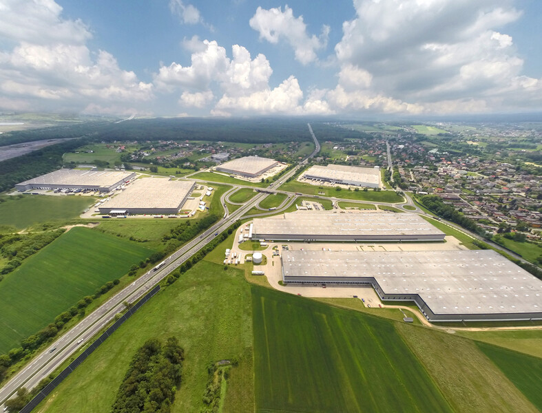 DHL Excel Supply Chain stays in Logicor Myslowice