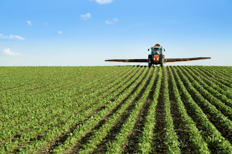 tracteur utilisé pour appliquer biostimulants sur champs entier 