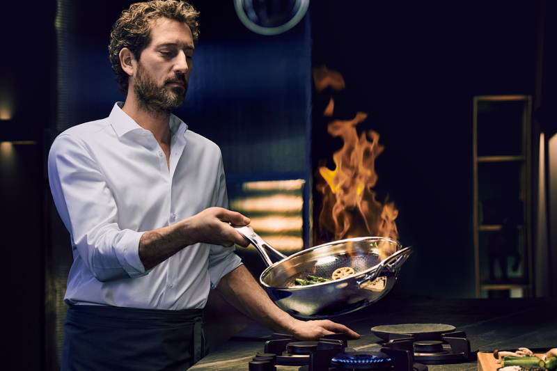 Patelnia wok WMF Profi Resist 28cm