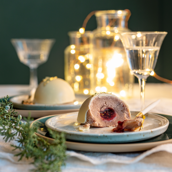 RECIPE OF THE MONTH_FLEXITARIAN CHRISTMAS PRESENTED CHEF-STYLE_CAKE FACTORY_Raspberry-white chocolate domes_2.tif