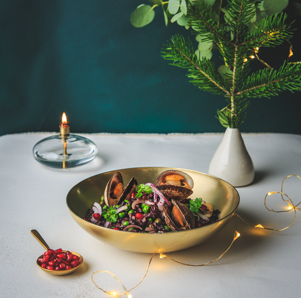 RECIPE OF THE MONTH_DECEMBER 2022_FLEXITARIAN CHRISTMAS_COOKEO_BLACK RICE WITH SEAFOOD SQUARE.tif