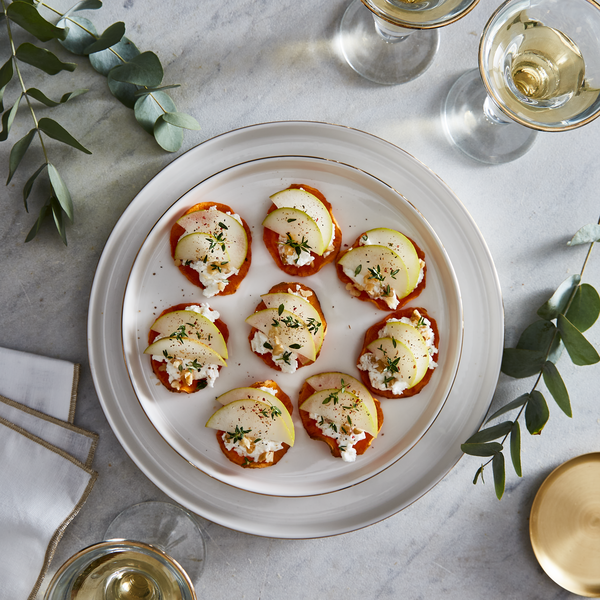 RECIPE OF THE MONTH_FLEXITARIAN CHRISTMAS PRESENTED CHEF-STYLE_EASYFRY_SWEET POTATO CROSTINI WITH GOAT CHEESE PEAR AND THYME (1)