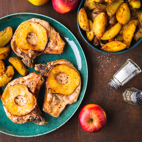 Pork chops with potatoes and potatoes_Cotelettes de porcs aux pommes et patates 2.tif