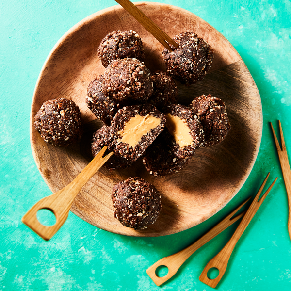 RECIPE OF THE MONTH_SNACKIFICATION_BLENDER_PEANUTS ENERGY BALLS (7).tif