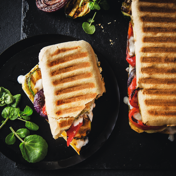Panini italien aux legumes grilles 2_Italian panini with grilled vegetables