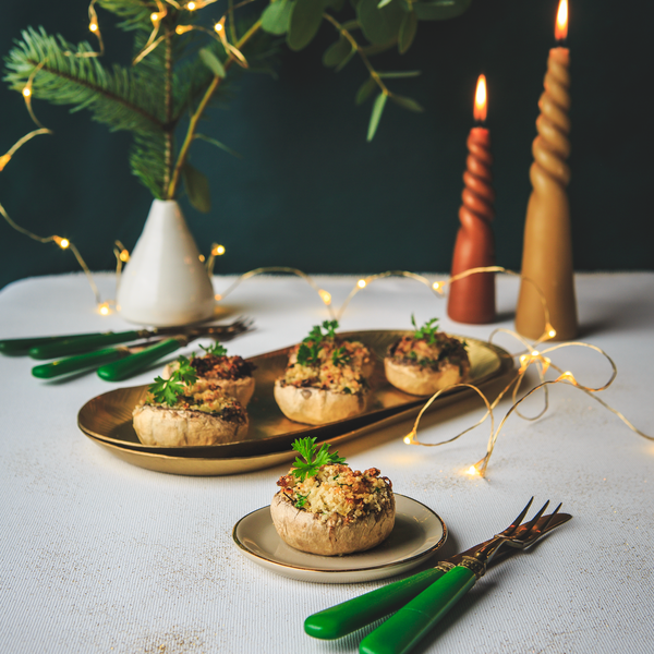 RECIPE OF THE MONTH_DECEMBER 2022_FLEXITARIAN CHRISTMAS_COOKEO_PECORINO-STUFFED MUSHROOMS SQUARE.tif